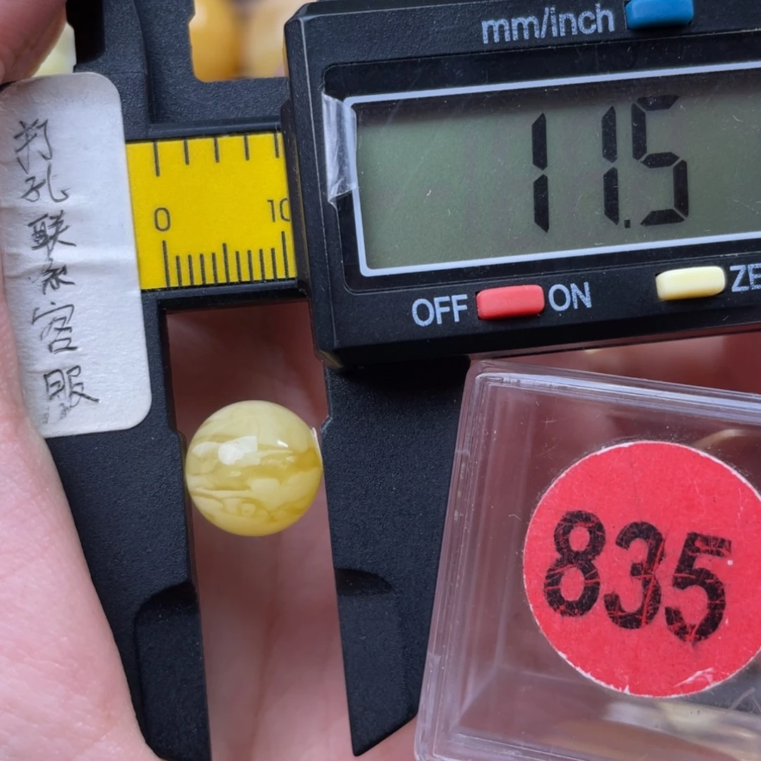 疯***茂蜜蜡未镶嵌珠宝奇石
