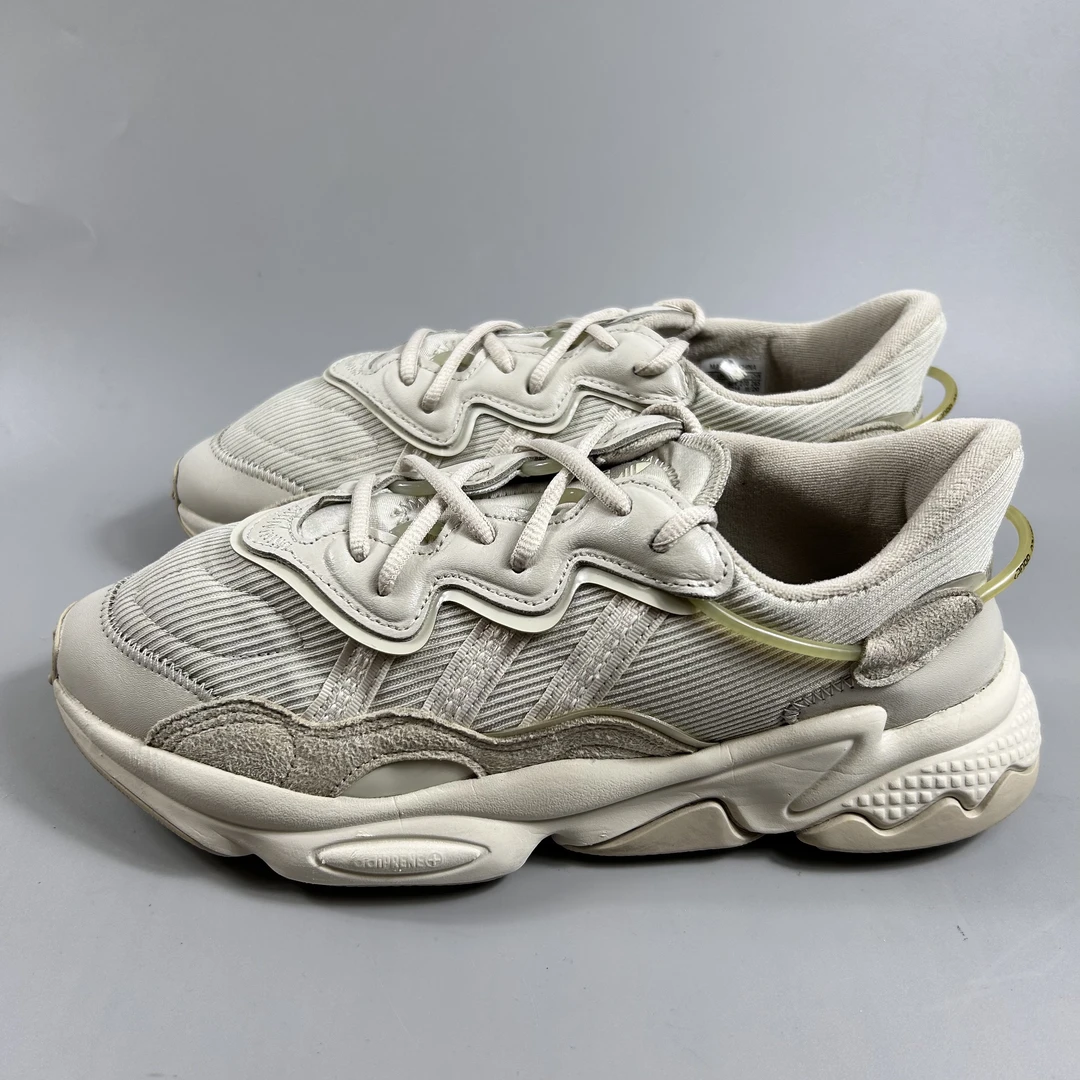 二手正品42.5码 Adidas 三叶草 OZWEEGO 运动休闲鞋