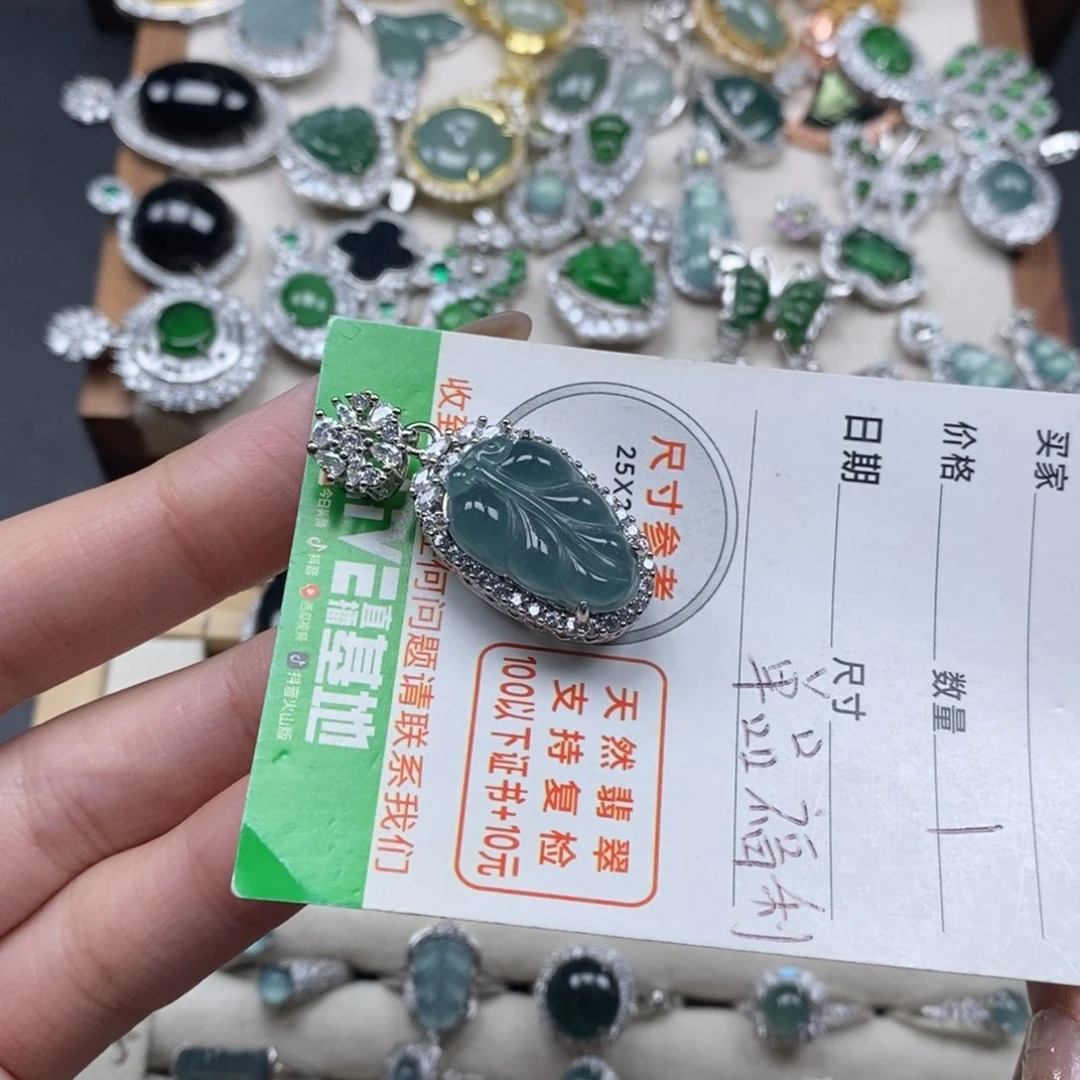 翡翠颈饰未镶嵌翡翠