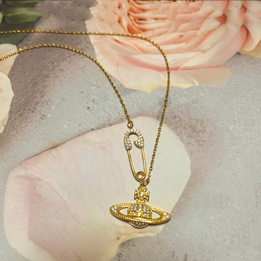 钛钢项链 2464钛钢轻奢别针快乐星球土星项链