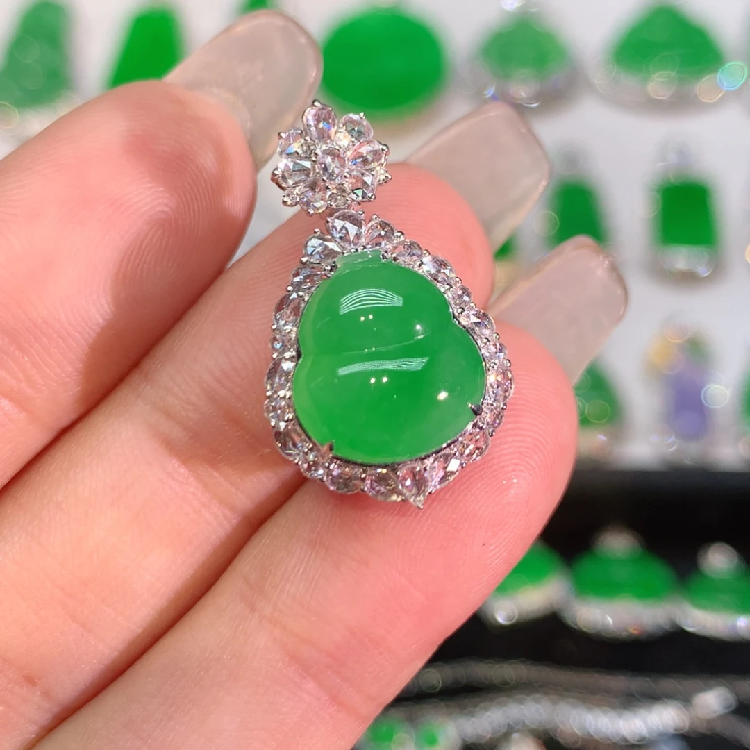 翡翠18K金镶嵌颈饰