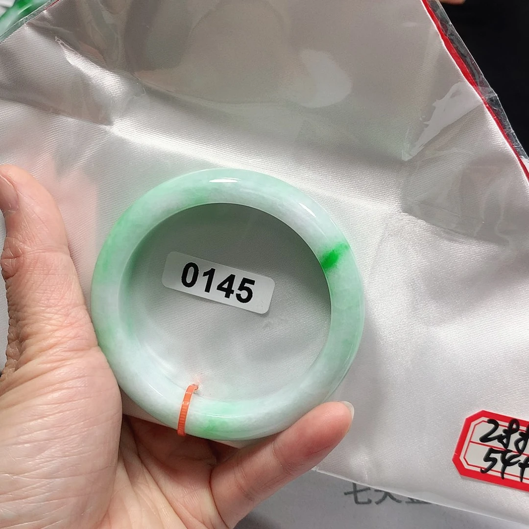 翡翠手镯未镶嵌天然缅甸A货翡翠手镯