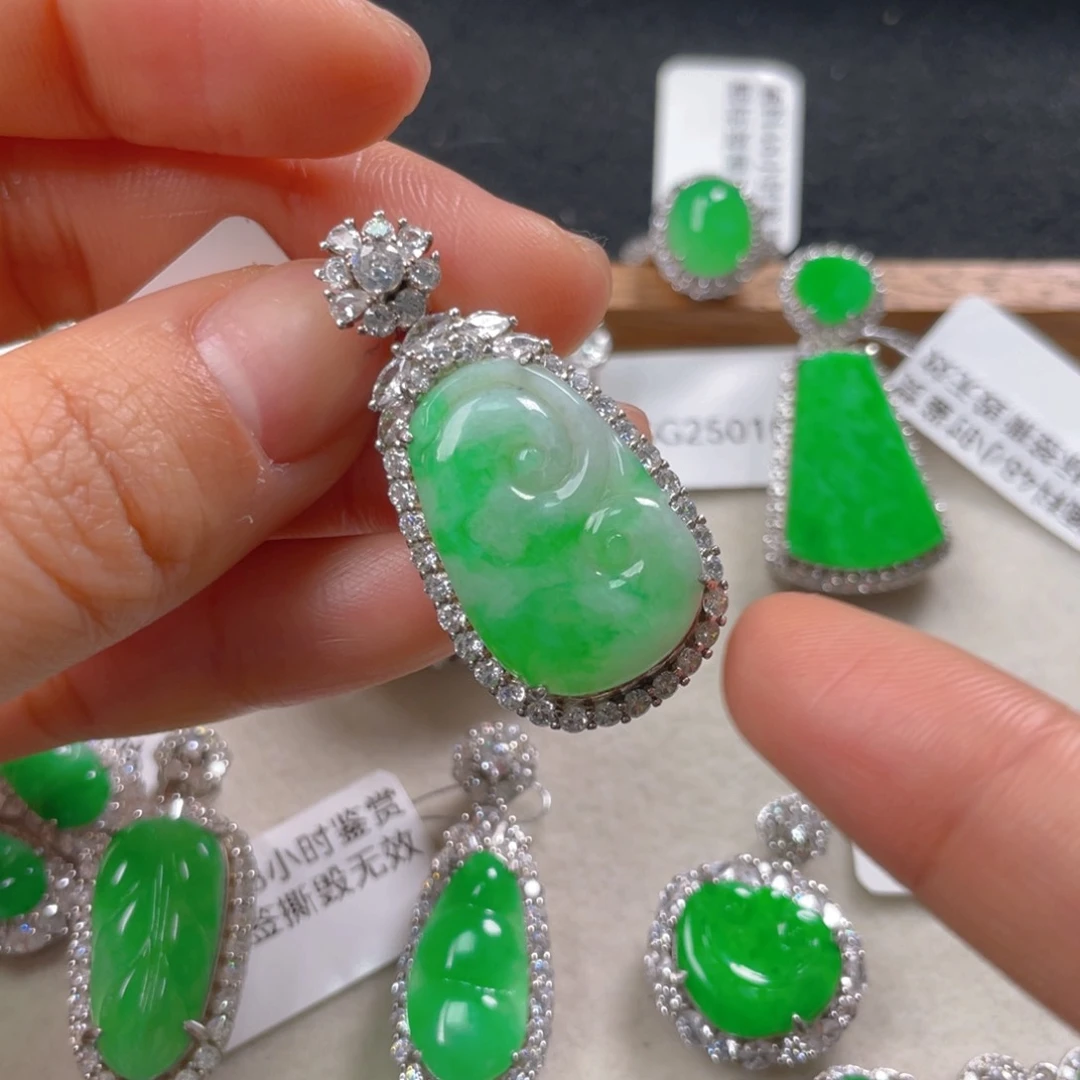 翡翠颈饰银S925镶嵌翡翠