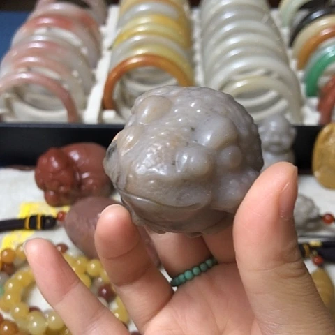 石英质玉未镶嵌手把件