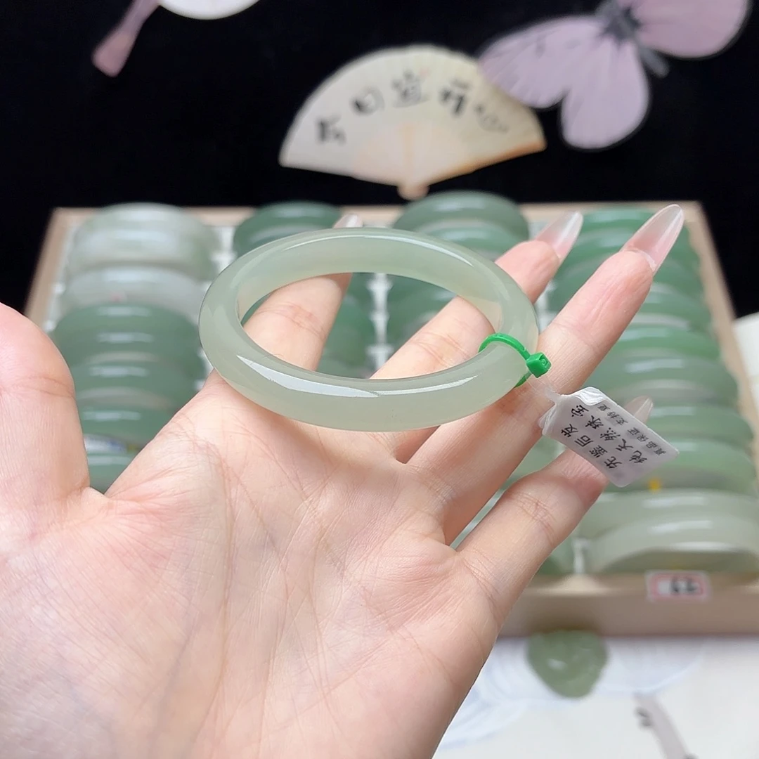未镶嵌手镯石英质玉