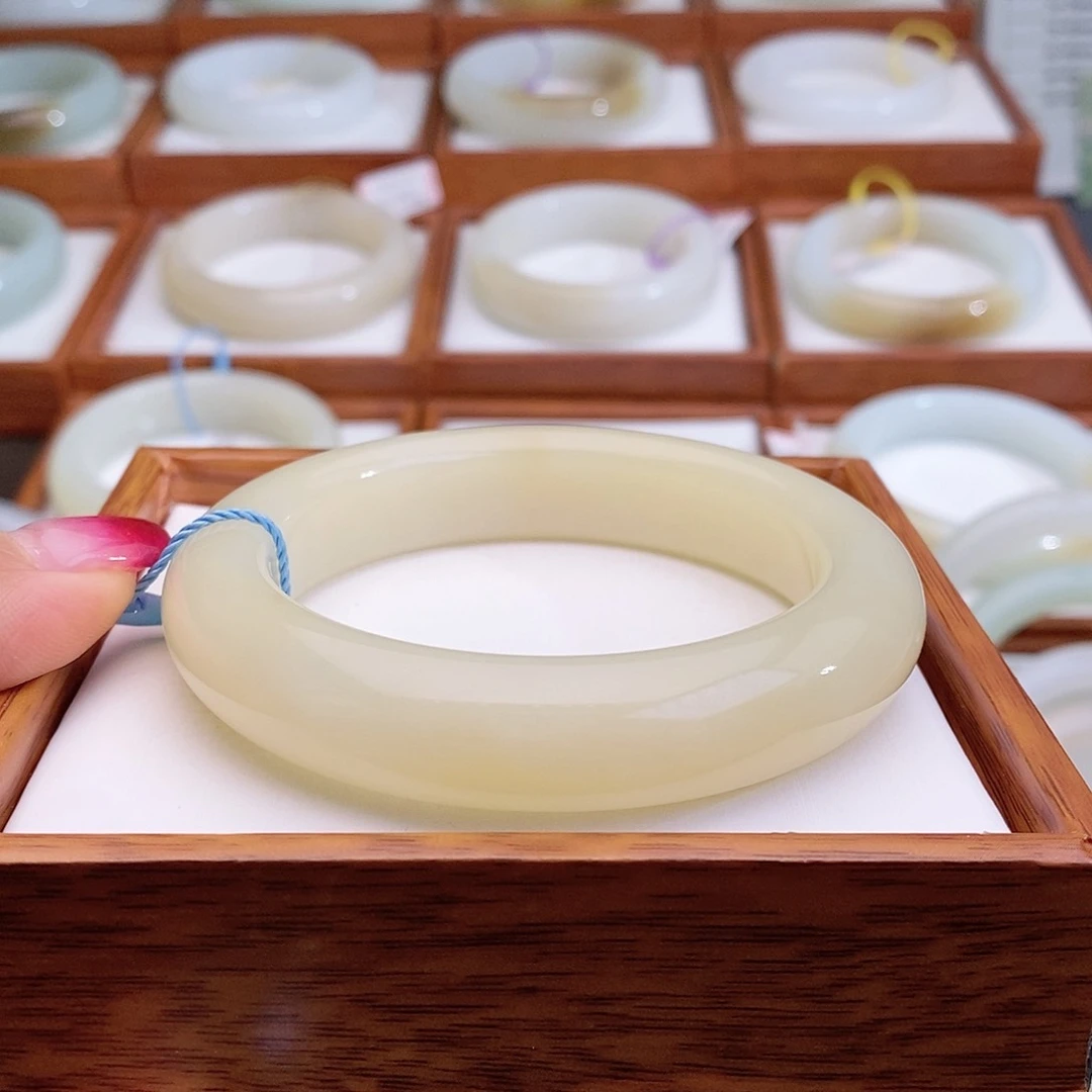 和田玉手镯未镶嵌57.3