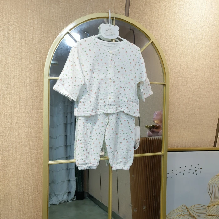 AC113   宝宝白色泡泡棉纱空调服九分裤套装