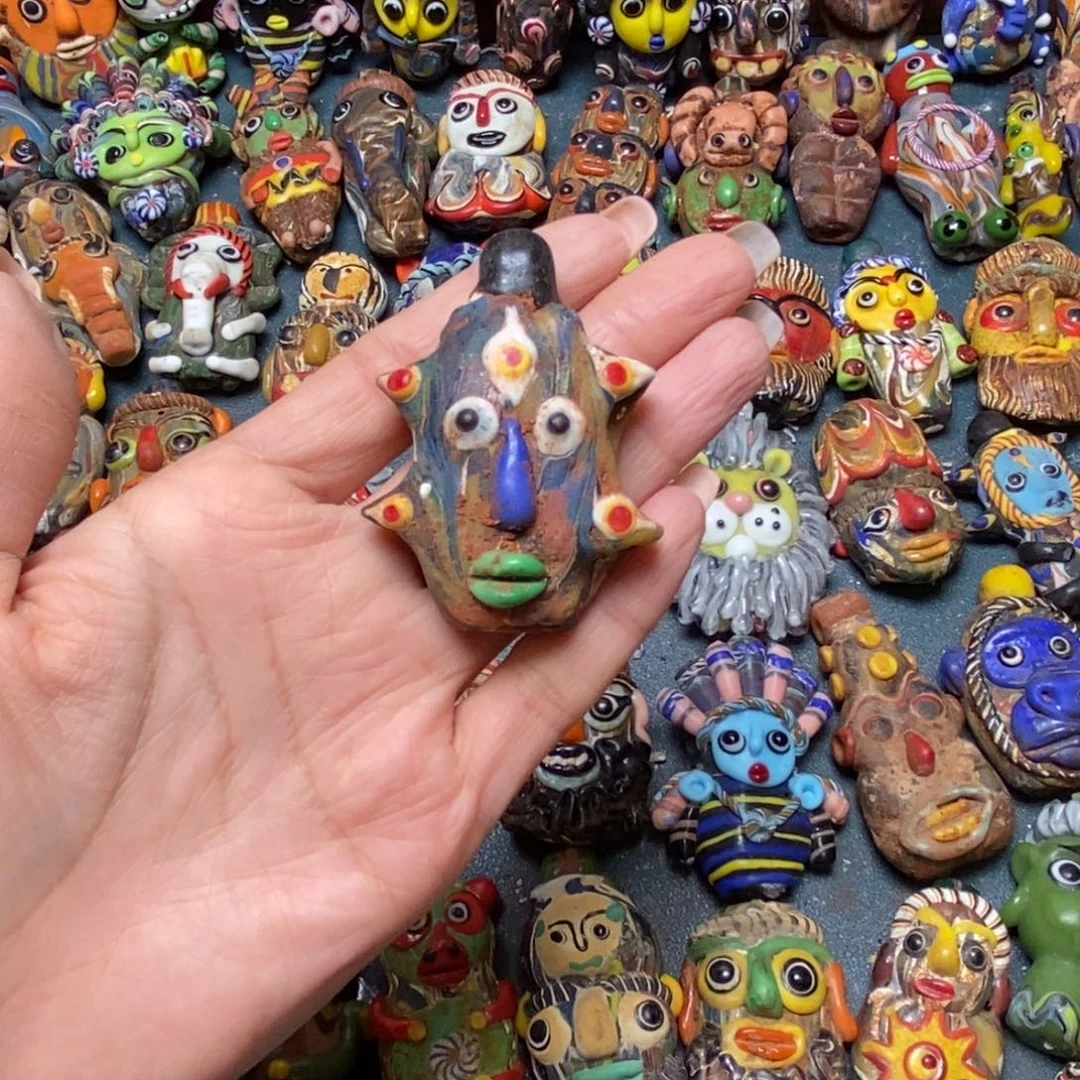 颈饰琉璃福利娃娃