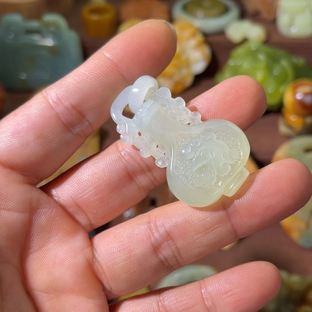 未镶嵌蛇纹石玉颈饰