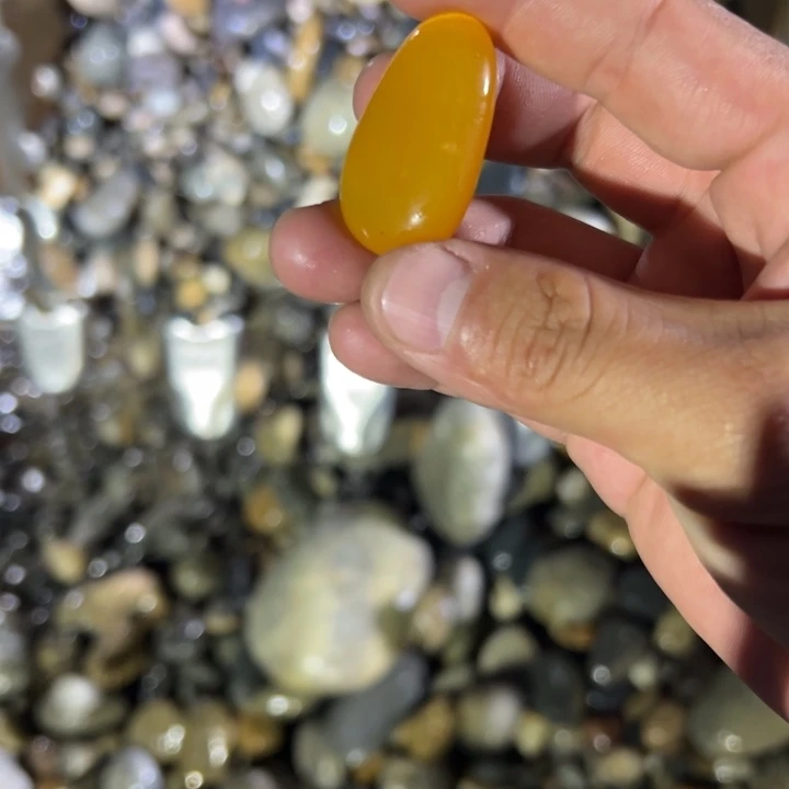 和田玉（糖玉）未镶嵌珠宝奇石