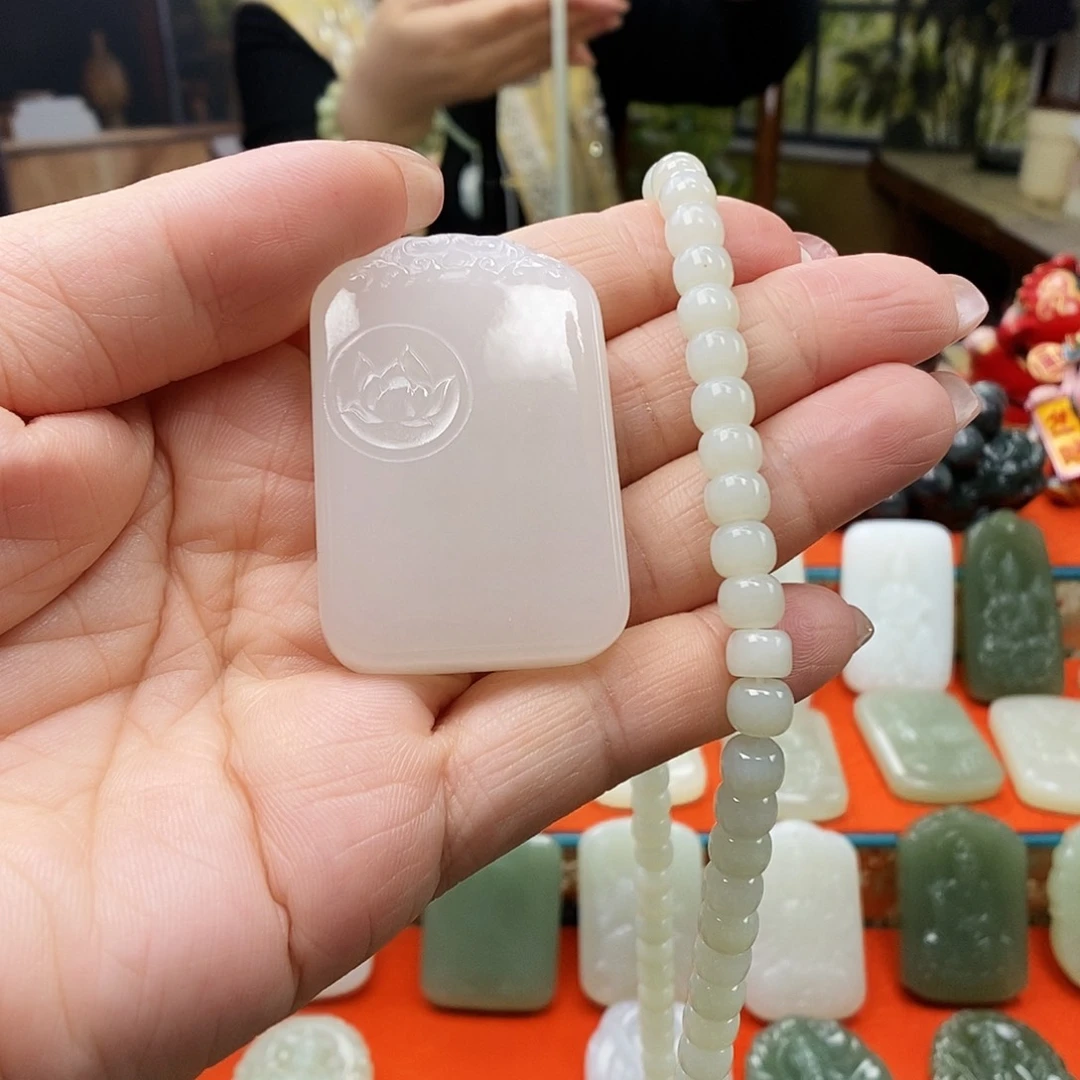 颈饰未镶嵌和田玉人**悟