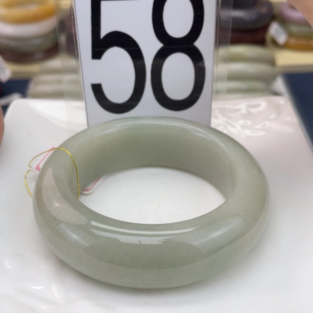 【闪购商品】石英质玉手镯未镶嵌