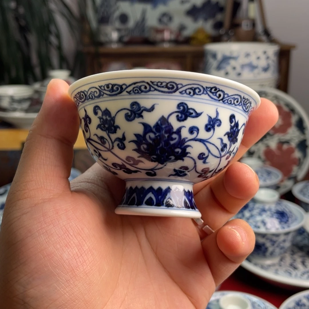 青花缠枝莲高脚杯微瑕