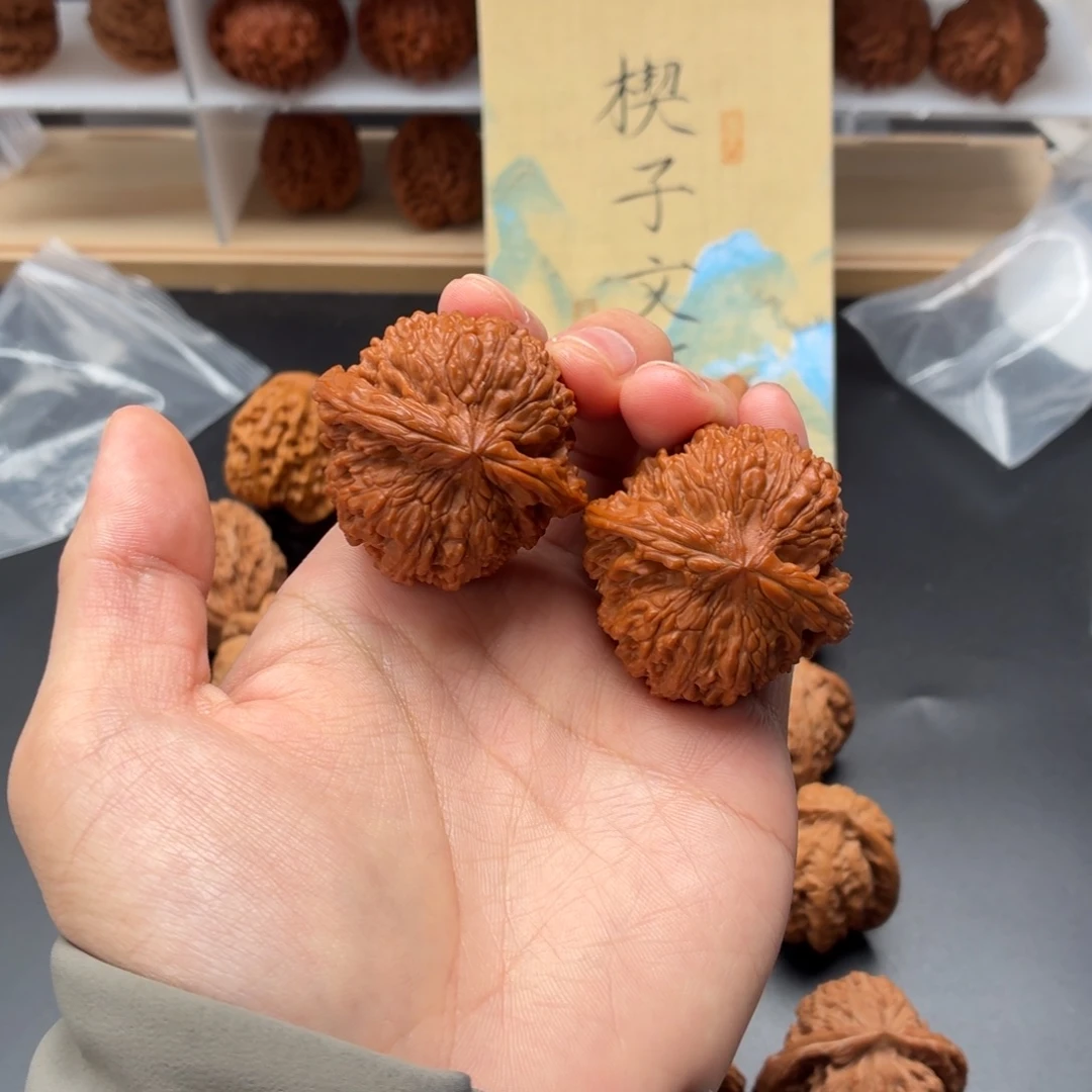 嗳***惢把件文玩核桃满天星43