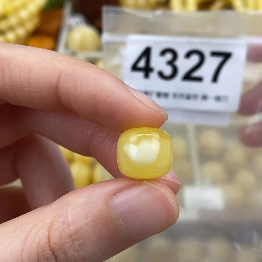 蜜蜡未镶嵌珠宝奇石12.5