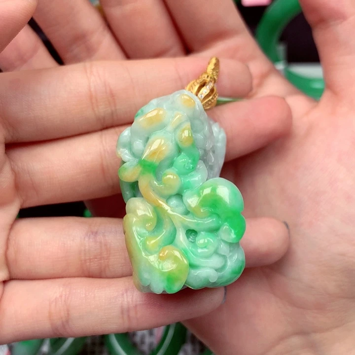 颈饰足银镶嵌翡翠翡翠