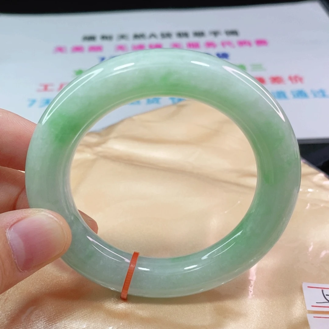 翡翠手镯未镶嵌?535353圈口圆条