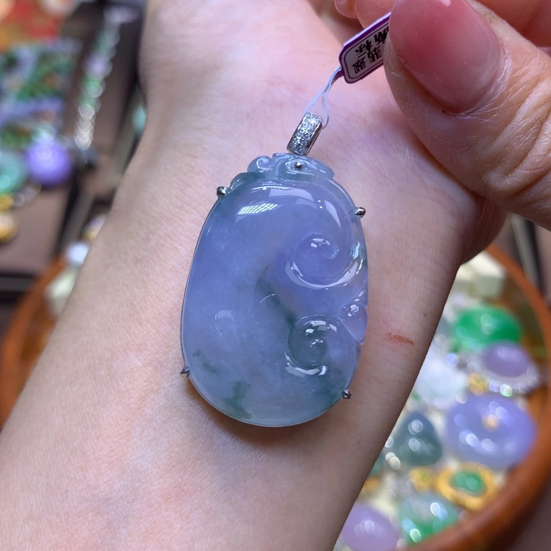 翡翠18K金镶嵌颈饰