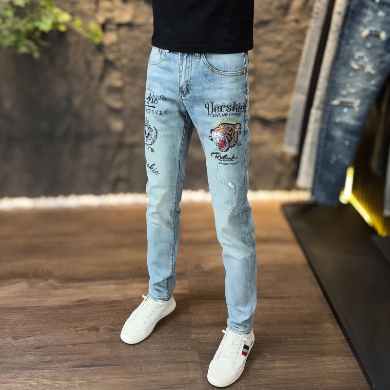 春夏季薄款欧货男士牛仔裤潮流印花烫钻破洞修身弹力小脚时尚长裤
