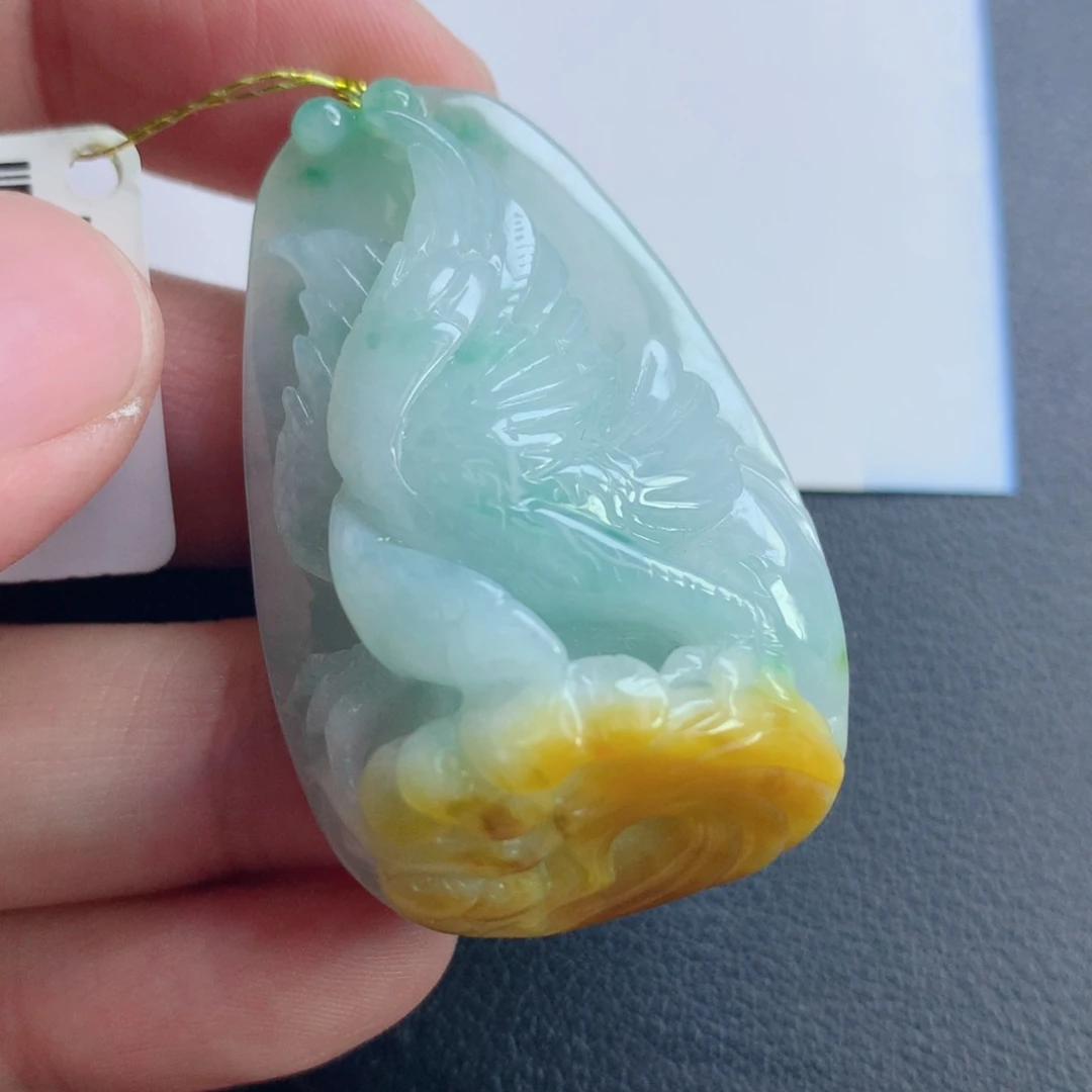 翡翠未镶嵌颈饰大展宏图