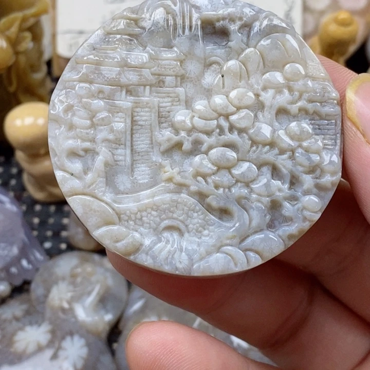 颈饰未镶嵌硅化珊瑚（珊瑚玉）