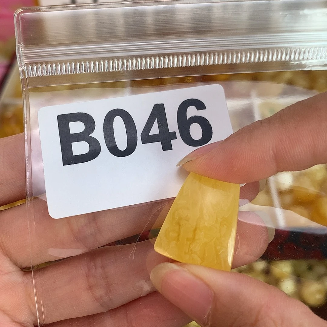 未镶嵌琥珀珠宝奇石