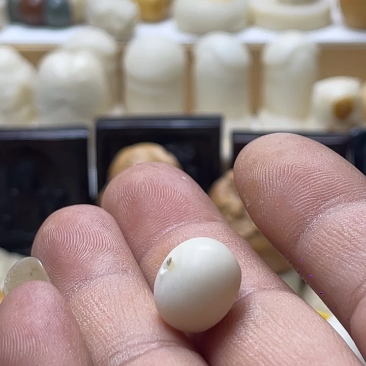 《*象牙果雕刻面包圈