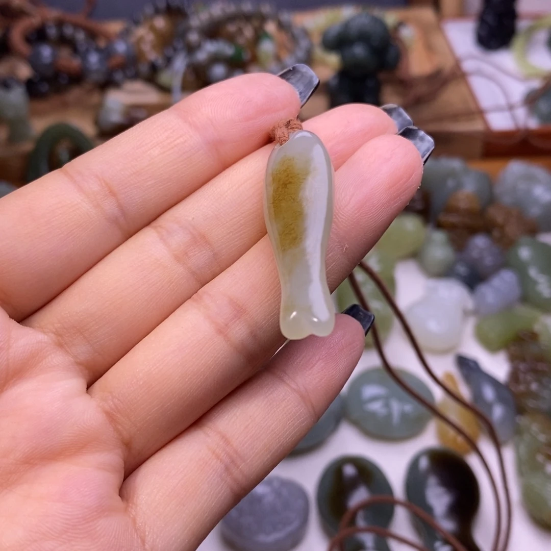 颈饰未镶嵌和田玉