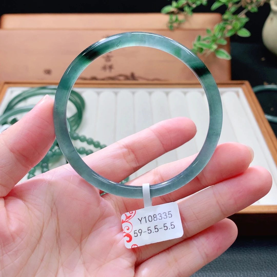 翡翠未镶嵌手镯（圆镯）
