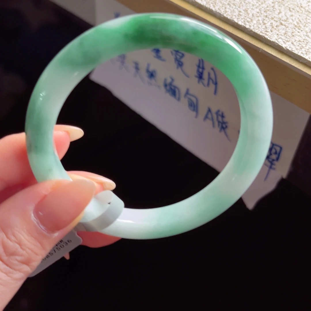 未镶嵌手镯翡翠手镯