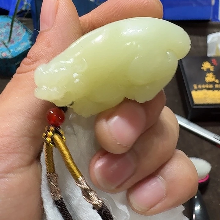未镶嵌和田玉（糖玉）车挂