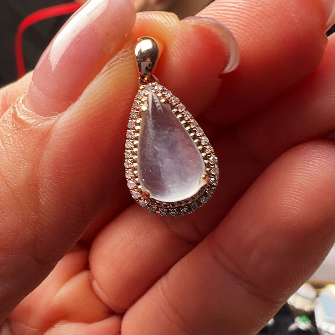 翡翠18K金镶嵌颈饰吊坠