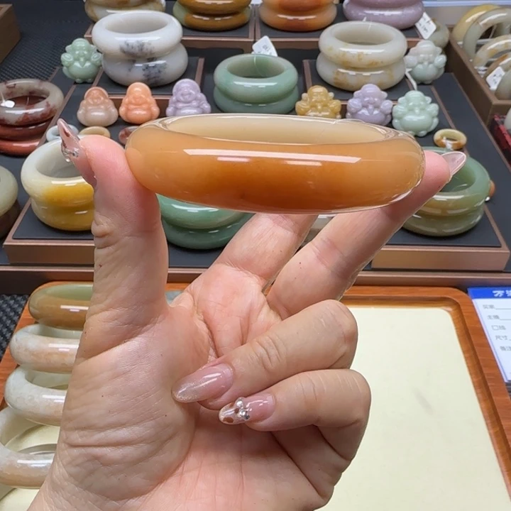 石英岩玉未镶嵌手镯