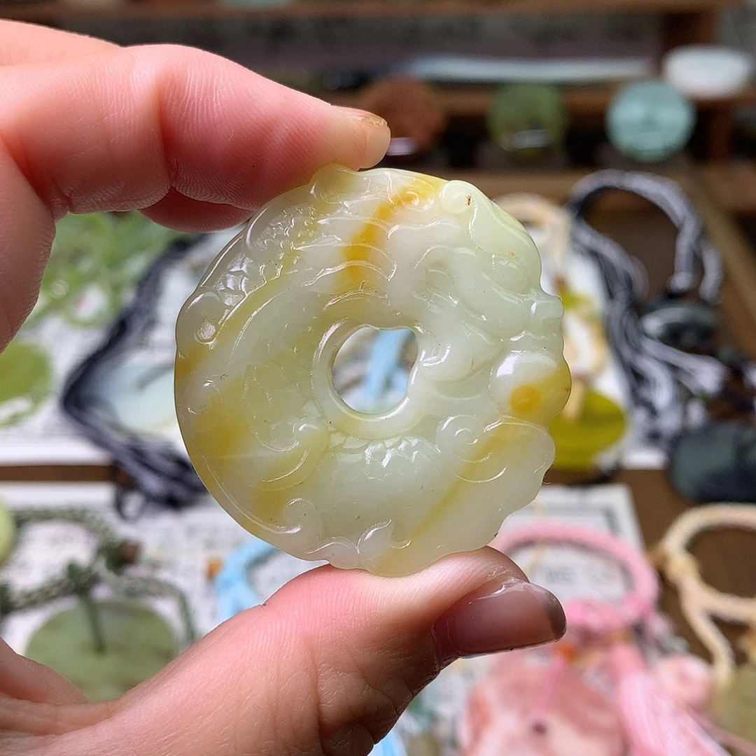 蛇纹石玉未镶嵌吊坠