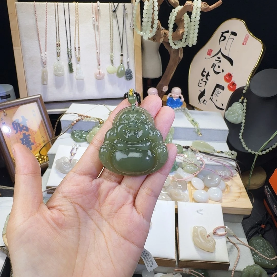 。***。颈饰未镶嵌和田玉