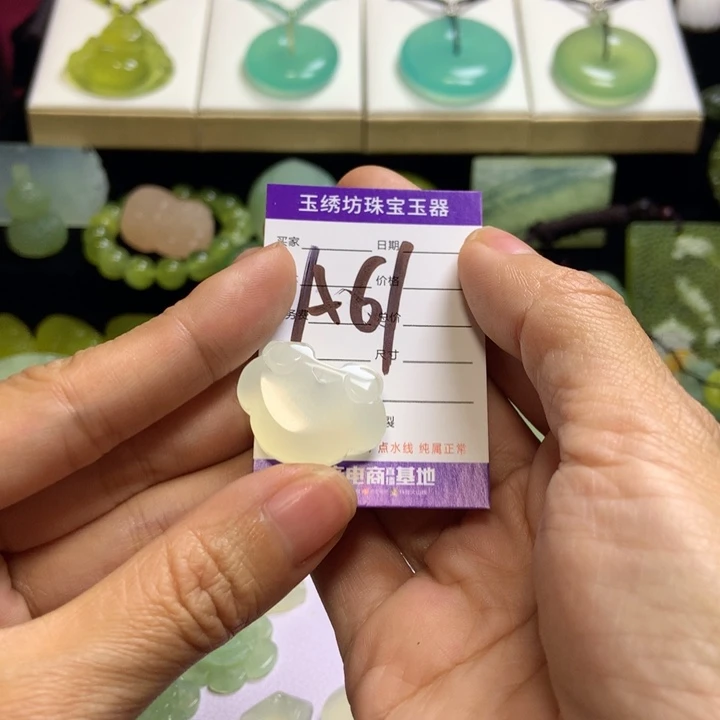 【闪购商品】蛇纹石玉未镶嵌颈饰哼**酱