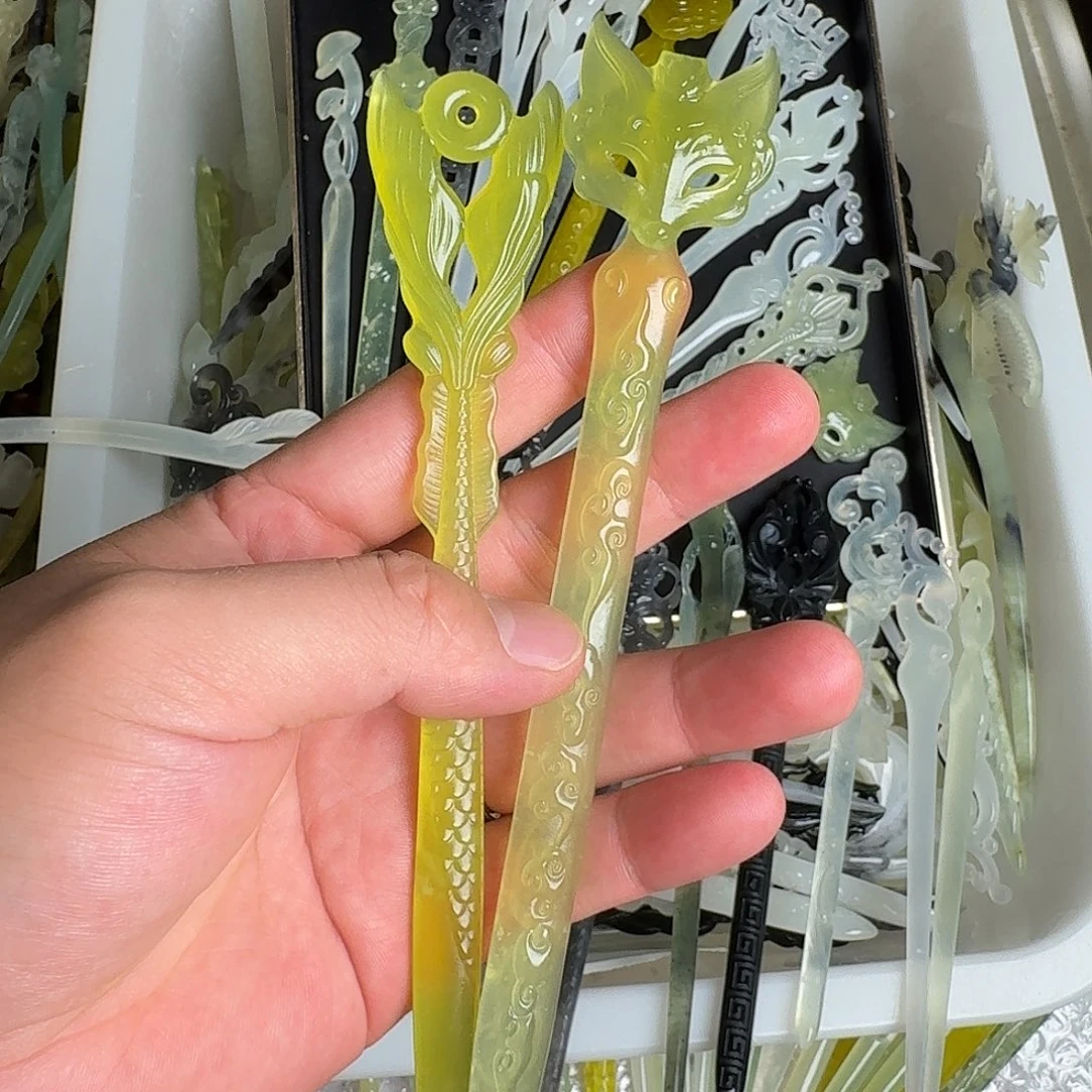 青***衣蛇纹石玉未镶嵌发饰