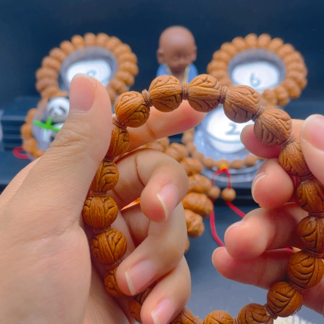 千***香桃核吊坠龙陵访古 闪电购8号车