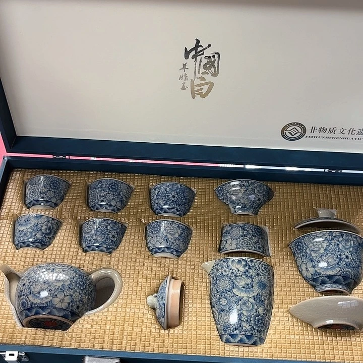 孤品茶具套装等。