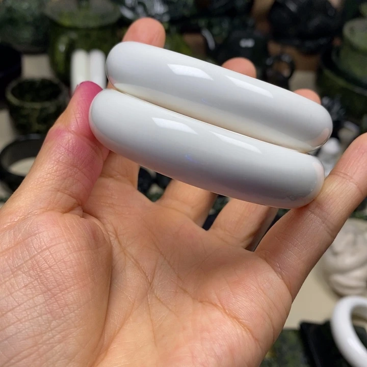 C***l未镶嵌蛇纹石玉手链西藏象牙玉手镯2支