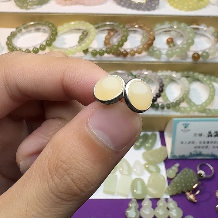 和田玉未镶嵌耳饰
