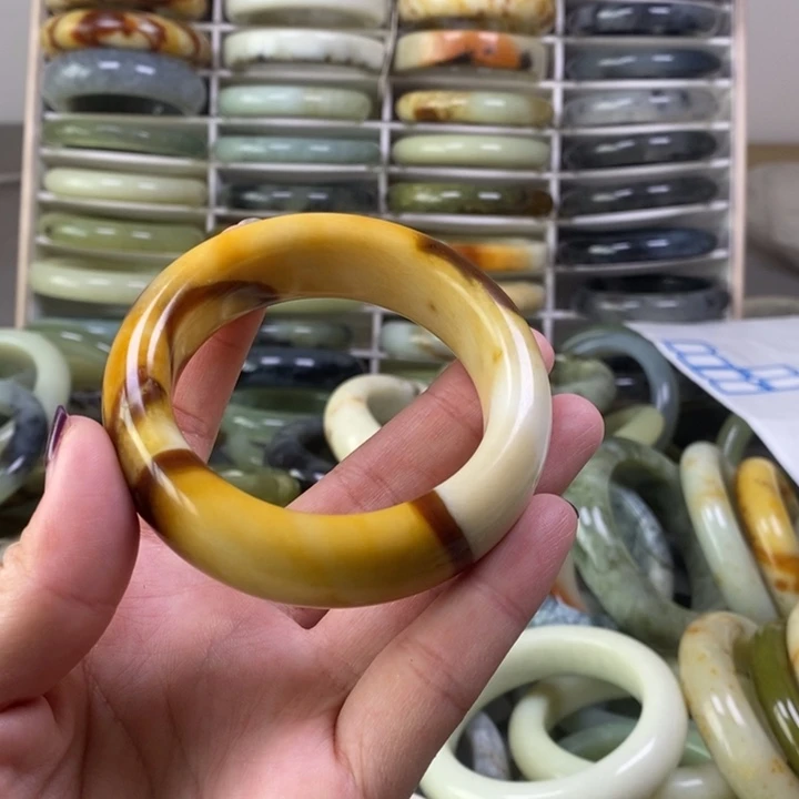 蛇纹石玉手镯未镶嵌