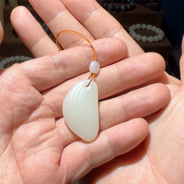 王***火和田玉未镶嵌手链