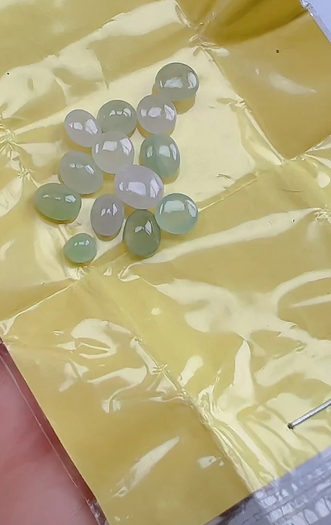 天然翡翠A货蛋面61