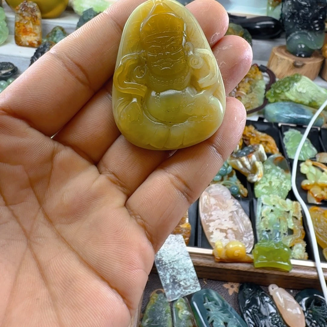 蛇纹石玉未镶嵌颈饰