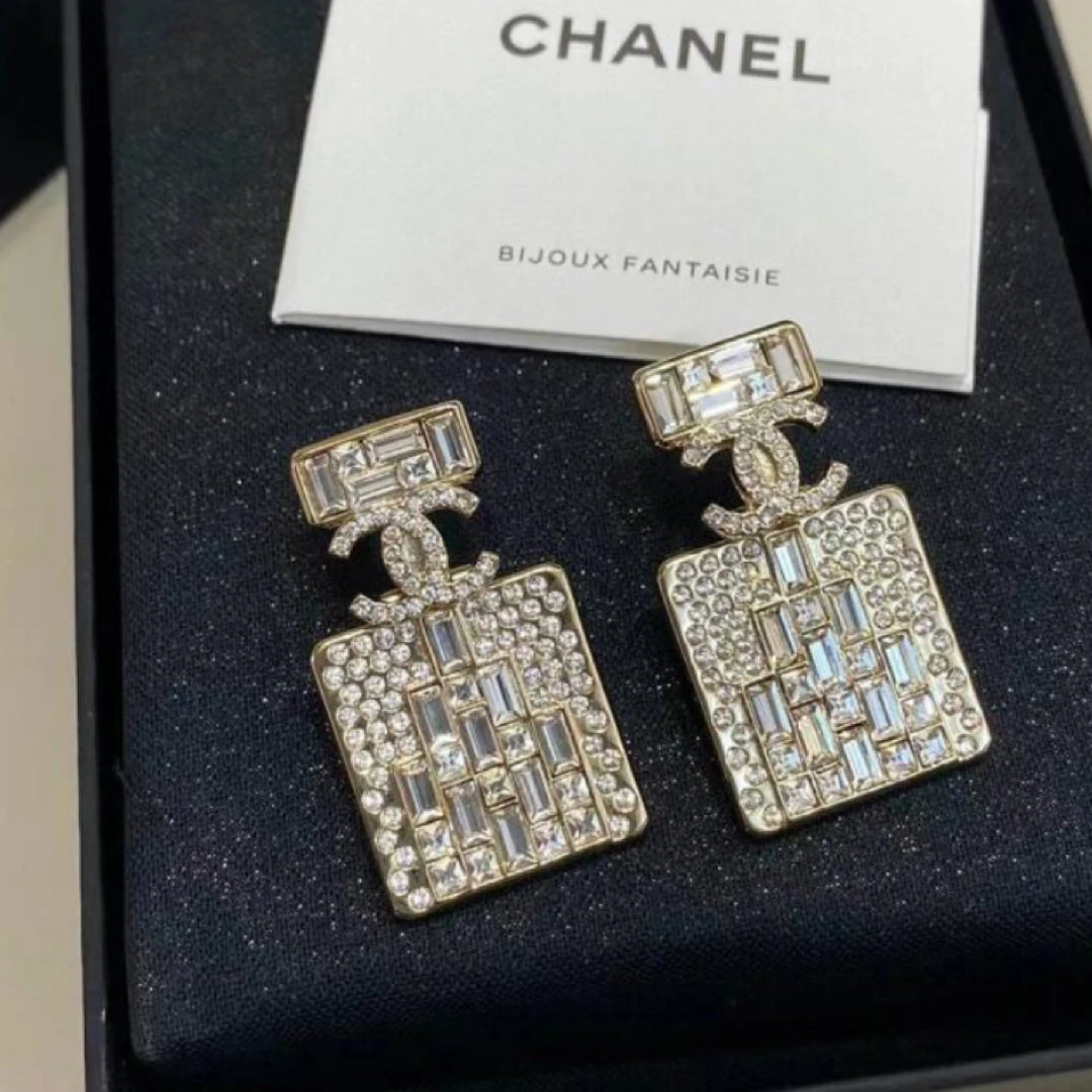 未使用 Chanel/香奈儿 经典香水瓶满钻香槟金梯方钻镶钻 耳钉