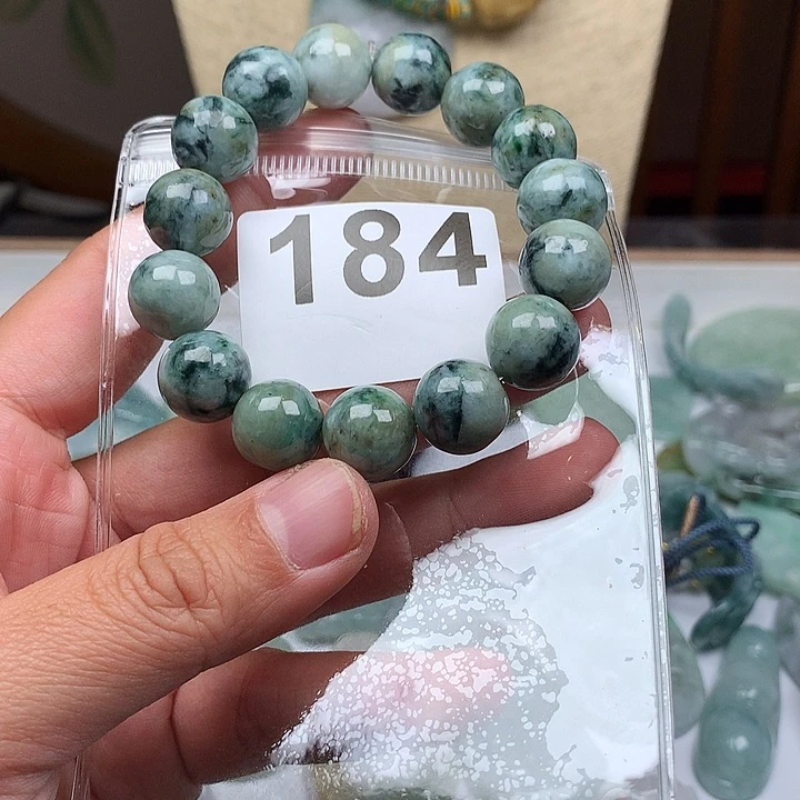 翡翠颈饰未镶嵌万****艺翡翠