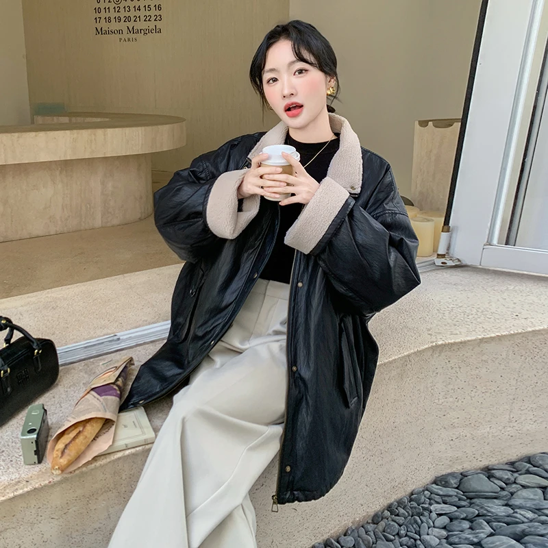 黑色皮衣羽绒服女冬季高级感超好看羊 羔毛拼接复古工装加绒短外