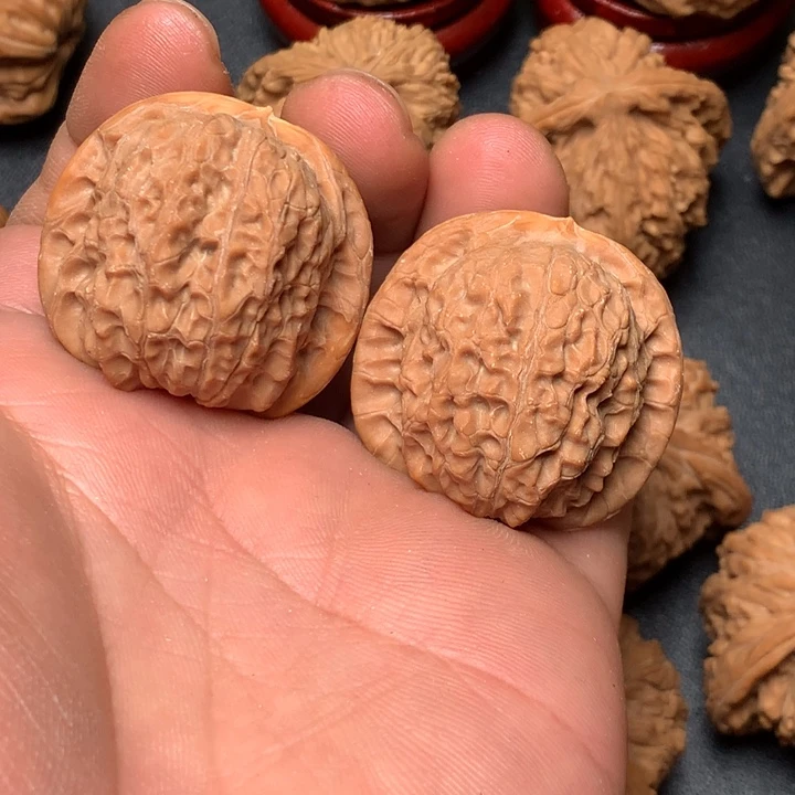 h***好文玩核桃把件35血麒麟127