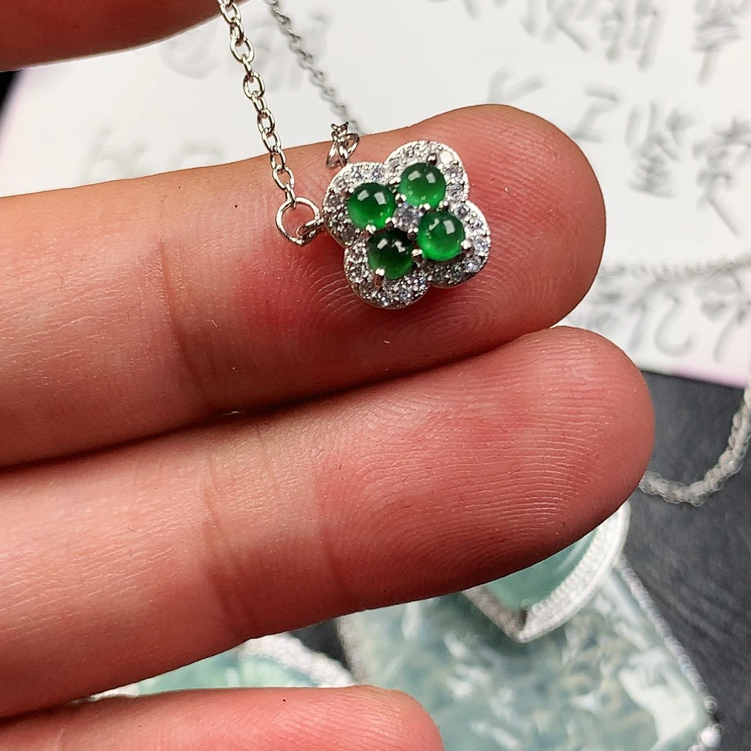 翡翠未镶嵌颈饰四叶草